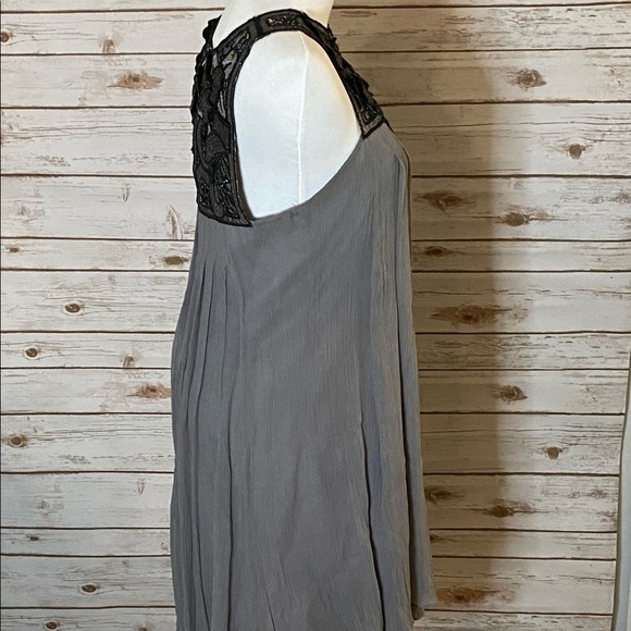 BCBG Max Azria Runway grey monochromatic appliqué yoke cocktail dress - Picture 3 of 6